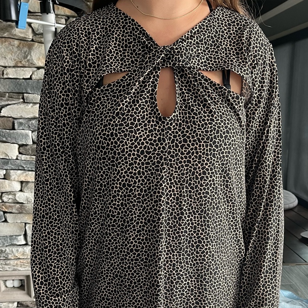 EUC Michael Kors Keyhole Long Sleeve Blouse - Size 2X
